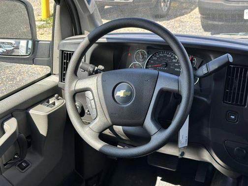 2025 Chevrolet Express 2500 RWD 2500 Regular Wheelbase WT