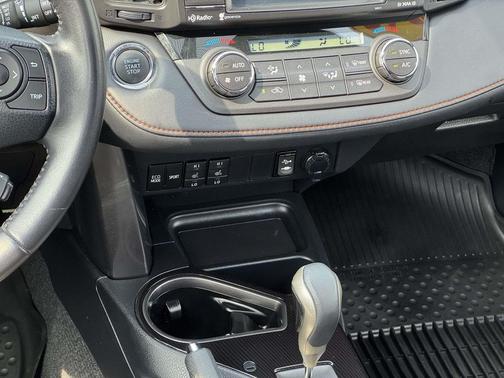 Barcelona Red Metallic 2016 Toyota RAV4 SE