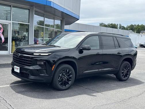 Mosaic Black Metallic 2026 Chevrolet Traverse LT