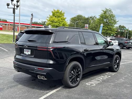 Mosaic Black Metallic 2026 Chevrolet Traverse LT