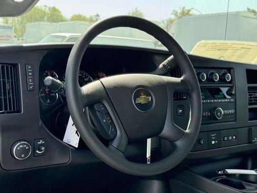 2025 Chevrolet Express 2500 RWD 2500 Regular Wheelbase WT