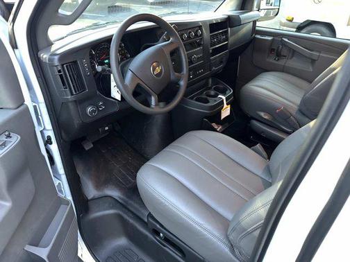 2025 Chevrolet Express 2500 RWD 2500 Regular Wheelbase WT