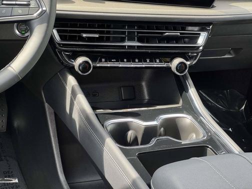 Mosaic Black Metallic 2026 Chevrolet Traverse LT