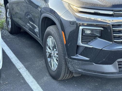 Mosaic Black Metallic 2026 Chevrolet Traverse LT