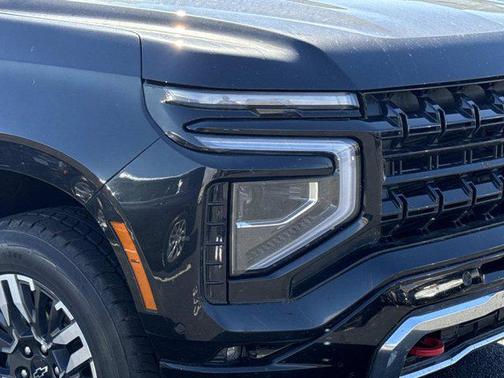 2025 Chevrolet Suburban 4WD Z71