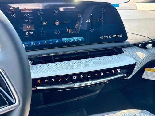 2025 Cadillac OPTIQ Luxury 1 AWD