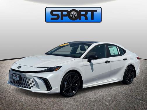 Pearl 2026 Toyota Camry XSE
