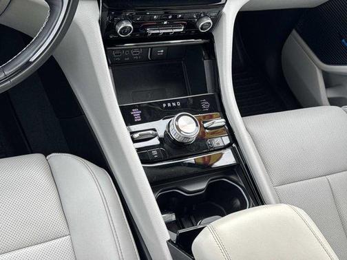 2022 Jeep Grand Cherokee 4xe Overland