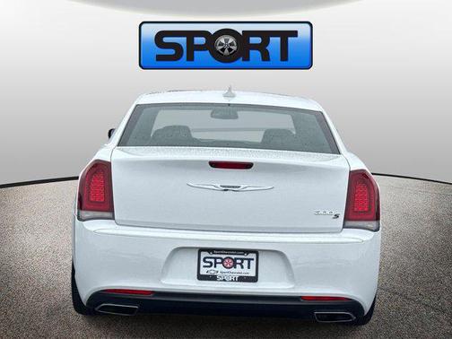 Bright White Clearcoat 2018 Chrysler 300 S