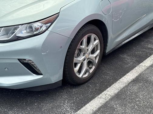 Green Mist Metallic 2018 Chevrolet Volt Premier