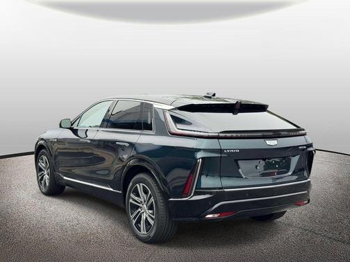 Emerald Lake Metallic 2026 Cadillac LYRIQ Luxury