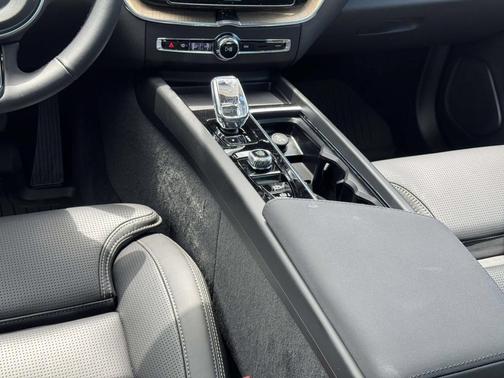 Denim Blue Metallic 2026 Volvo XC60 B5 Ultra