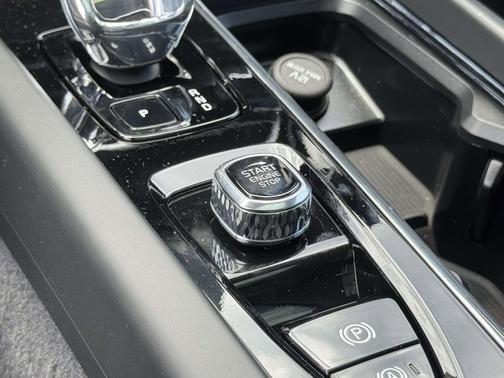 Denim Blue Metallic 2026 Volvo XC60 B5 Ultra