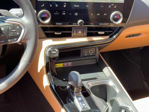 Nori Green Pearl 2025 Lexus NX 250 Premium