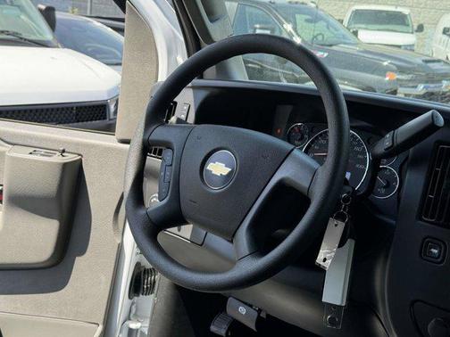 2025 Chevrolet Express 2500 RWD 2500 Regular Wheelbase WT