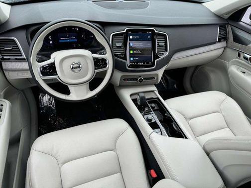 2023 Volvo XC90 Recharge Plug-In Hybrid T8 Plus Dark Theme 7-Seater