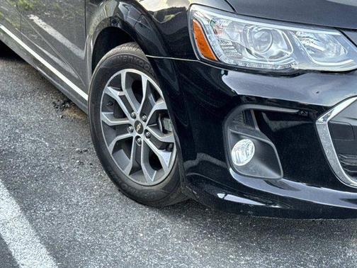 Mosaic Black Metallic 2017 Chevrolet Sonic LT