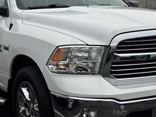 Bright White Clearcoat 2018 RAM 1500 Big Horn