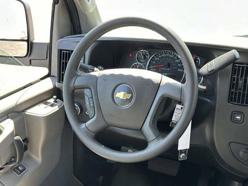2025 Chevrolet Express 2500 RWD 2500 Regular Wheelbase WT