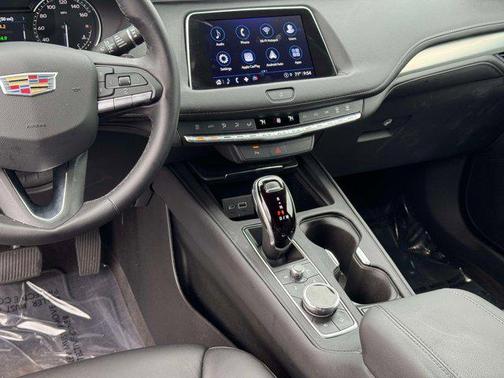 2022 Cadillac XT4 Premium Luxury