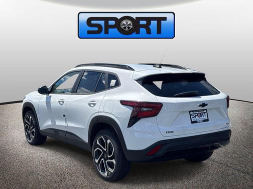 Summit White 2026 Chevrolet Trax FWD 2RS
