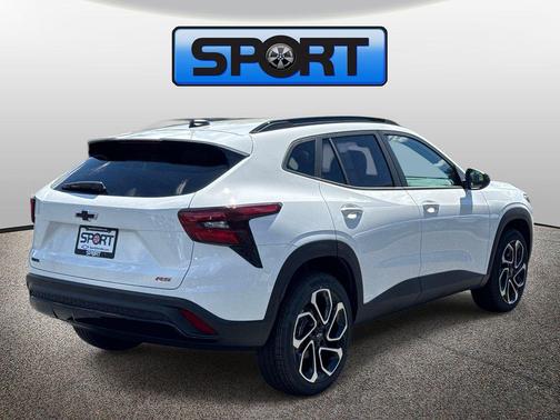 Summit White 2026 Chevrolet Trax FWD 2RS