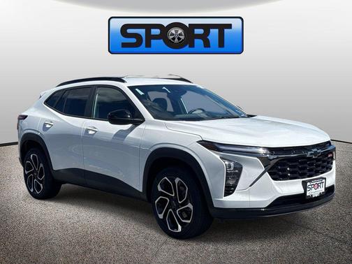 Summit White 2026 Chevrolet Trax FWD 2RS