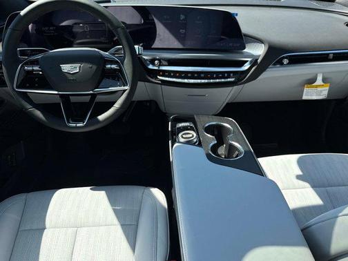 2025 Cadillac LYRIQ Sport