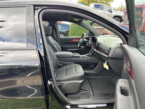 Mosaic Black Metallic 2026 Chevrolet Traverse AWD Z71