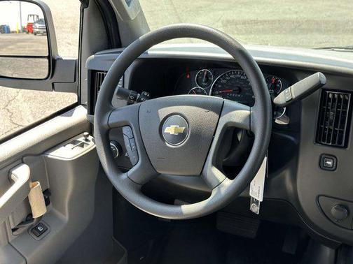 2025 Chevrolet Express 2500 RWD 2500 Regular Wheelbase WT