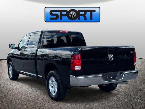 Diamond Black Crystal Pearlcoat 2021 RAM 1500 Classic SLT