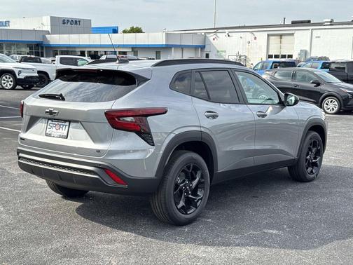 Sterling Gray Metallic 2026 Chevrolet Trax LT