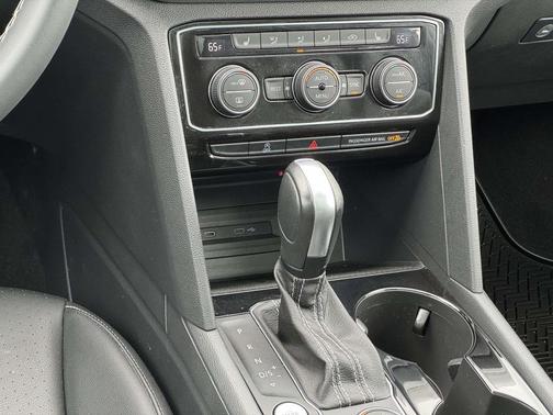 Pure White 2023 Volkswagen Atlas 3.6L SE w/Technology