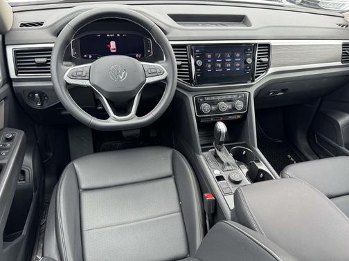 Pure White 2023 Volkswagen Atlas 3.6L SE w/Technology