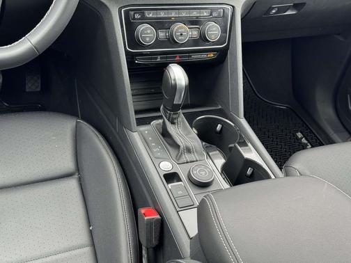 Pure White 2023 Volkswagen Atlas 3.6L SE w/Technology