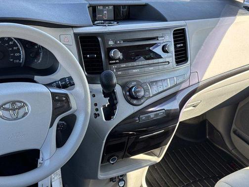 2013 Toyota Sienna LE