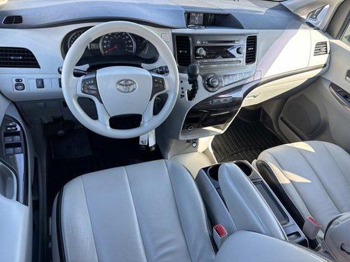 2013 Toyota Sienna LE