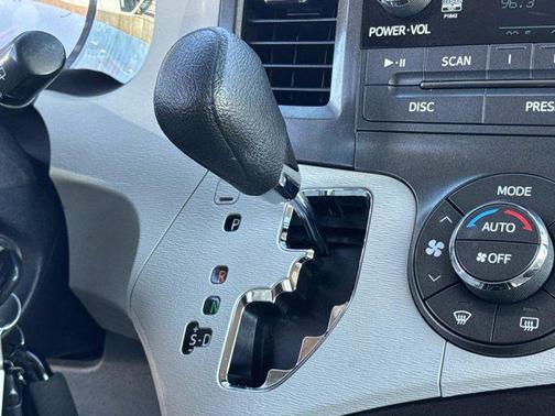 2013 Toyota Sienna LE