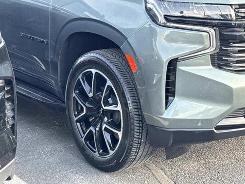 Silver Sage Metallic 2023 Chevrolet Suburban RST