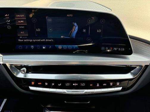2024 Cadillac LYRIQ Luxury w/1SE