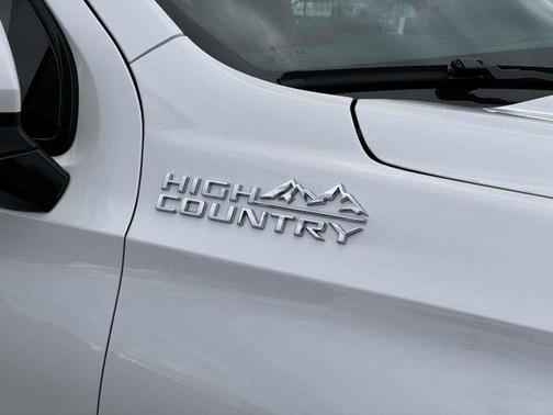 2023 Chevrolet Suburban 4WD High Country