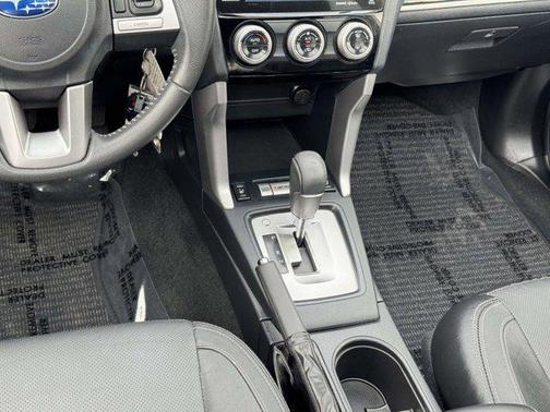 Ice Silver Metallic 2017 Subaru Forester 2.5i Limited
