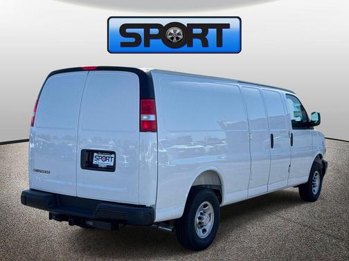 GAZ SUMMIT WHITE 2026 Chevrolet Express 3500 3500 Extended Wheelbase, WT, RWD