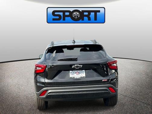 Mosaic Black Metallic 2026 Chevrolet Trax FWD 2RS