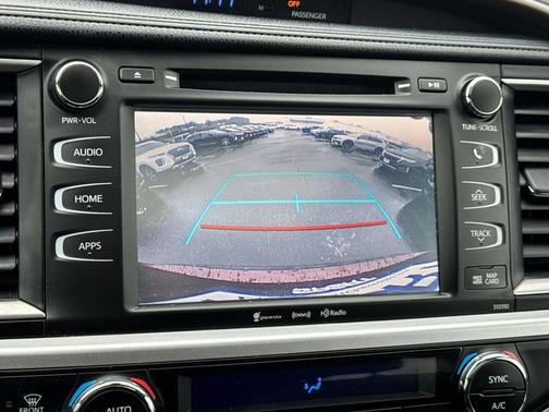 Ooh La La Rouge Mica 2019 Toyota Highlander XLE