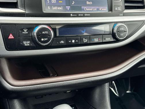 Ooh La La Rouge Mica 2019 Toyota Highlander XLE