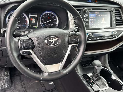 Ooh La La Rouge Mica 2019 Toyota Highlander XLE