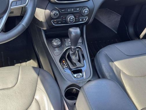 Olive Green Pearlcoat 2019 Jeep Cherokee Limited