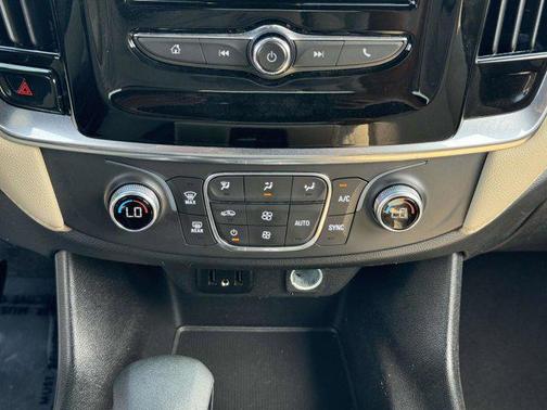 2022 Chevrolet Traverse LS