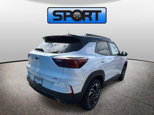 Iridescent Pearl Tricoat 2026 Chevrolet Trailblazer RS